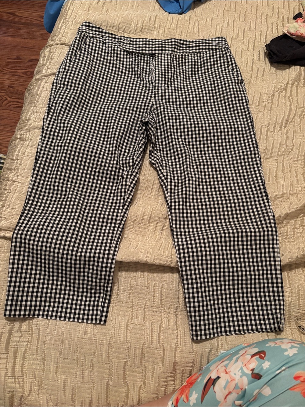 Black & White Gingham Cropped Pants by Chaps size 8. Cute black and white check